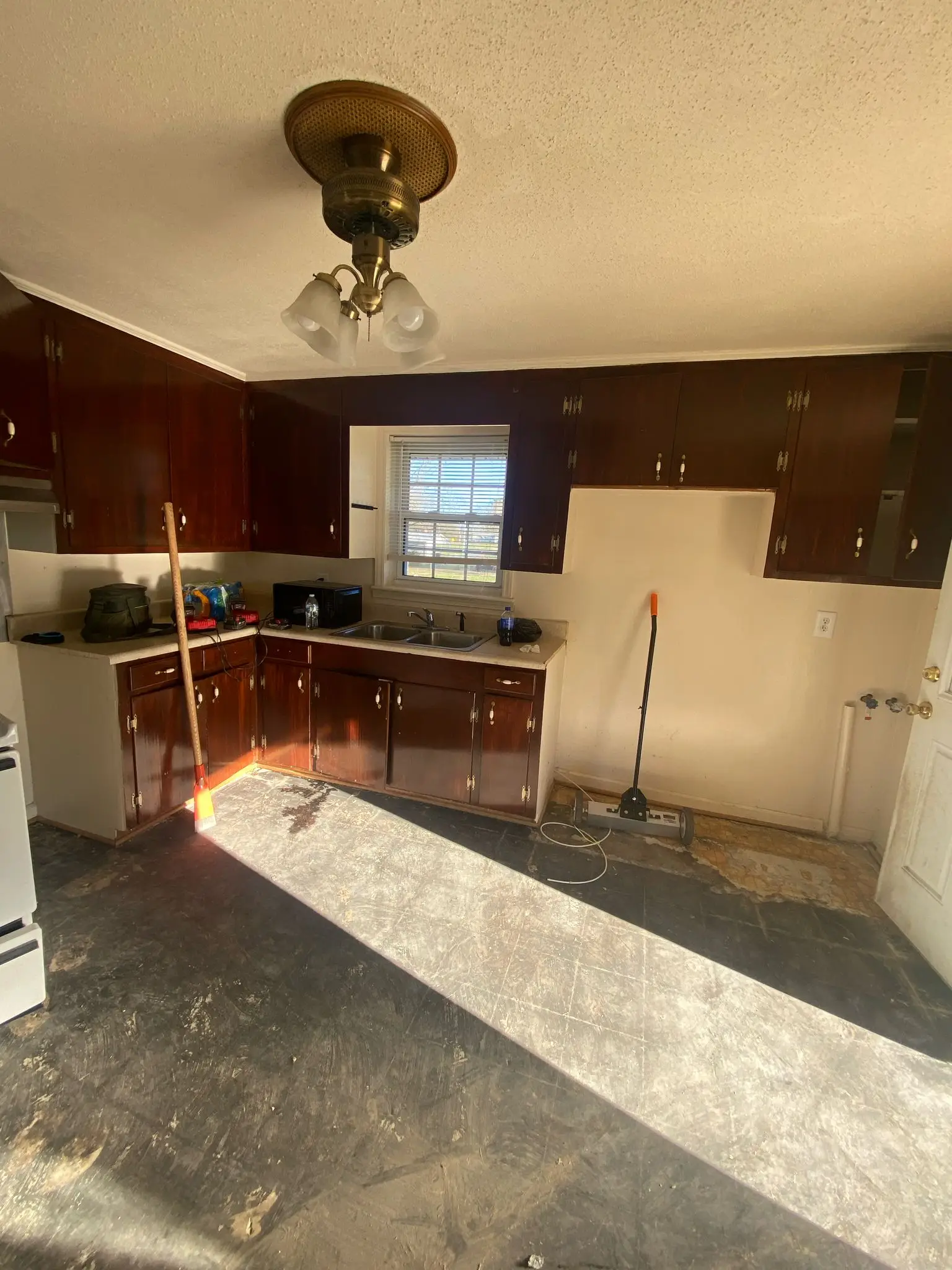 Complete Kitchen Renovation for a Modern Upgrade