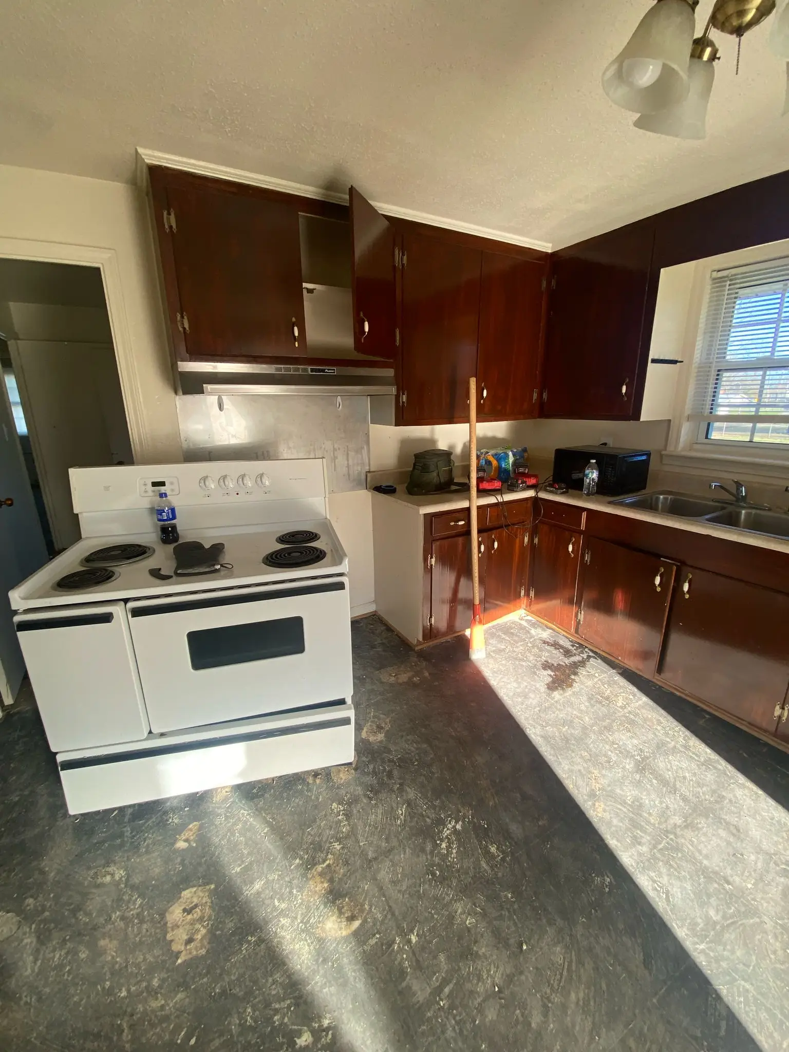 Complete Kitchen Renovation for a Modern Upgrade